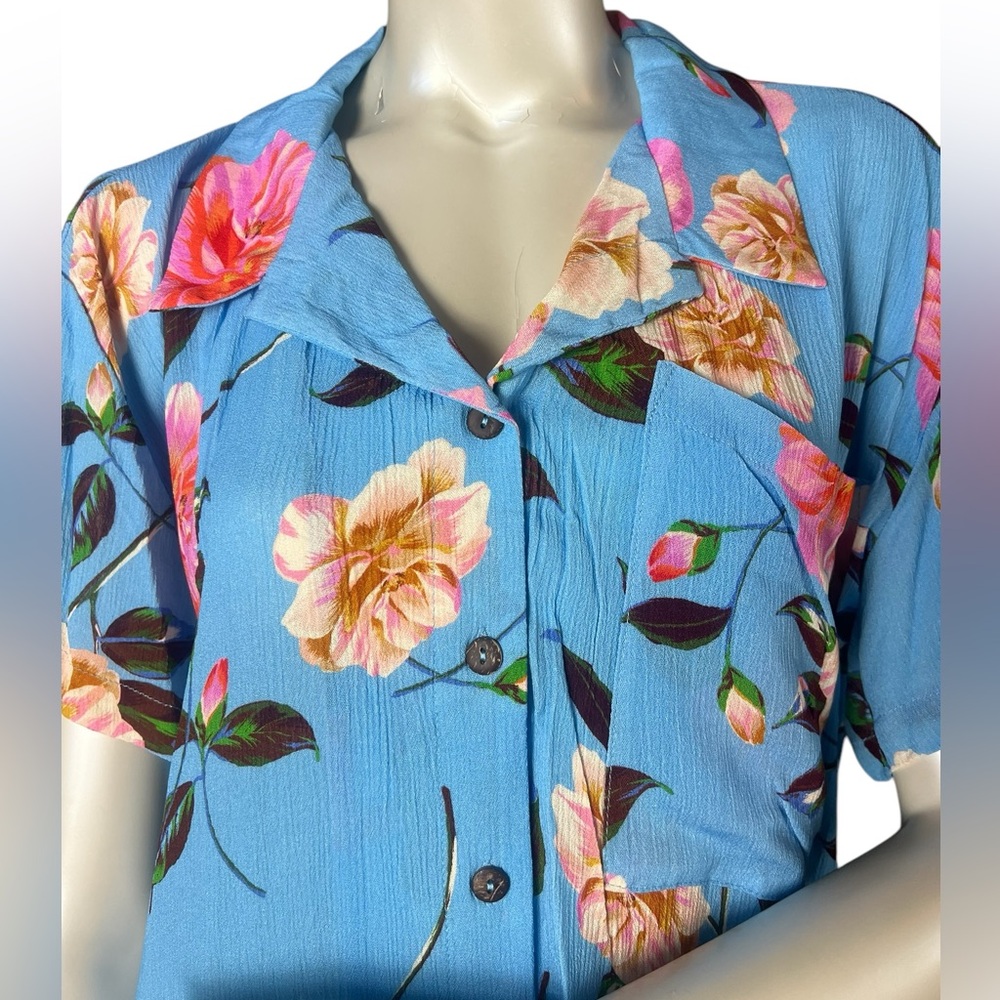 GB brand Blue Floral Collar Short Sleeve Top